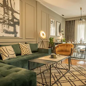 https://hermes-apartment-on-aristotelous-midas-home.hotels-of-thessaloniki.com